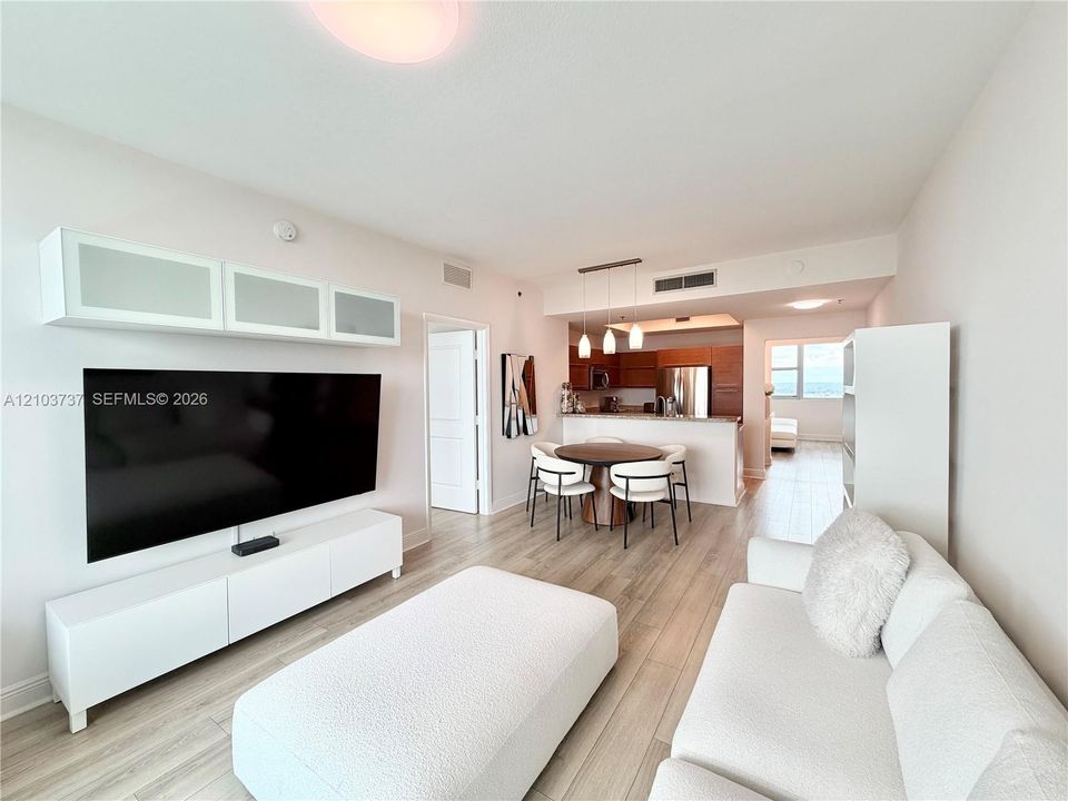 В аренду: $3,500 (3 спален, 2 ванн, 1271 Квадратных фут)