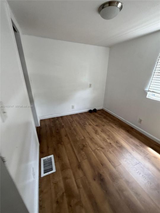 For Sale: $71,900 (3 beds, 2 baths, 888 Square Feet)