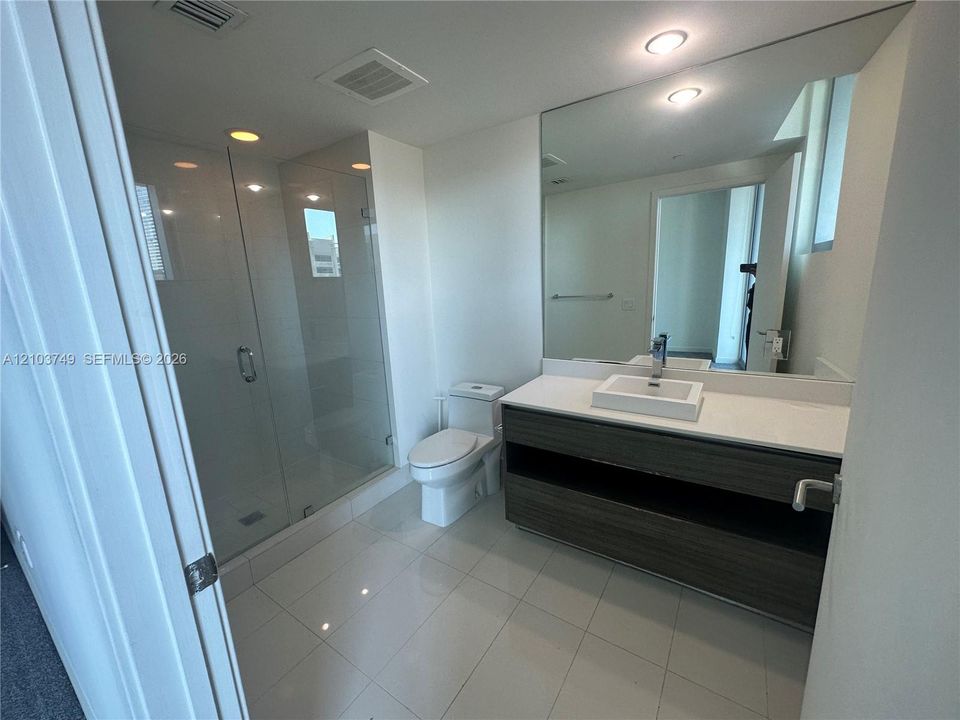 For Rent: $3,700 (2 beds, 2 baths, 921 Square Feet)