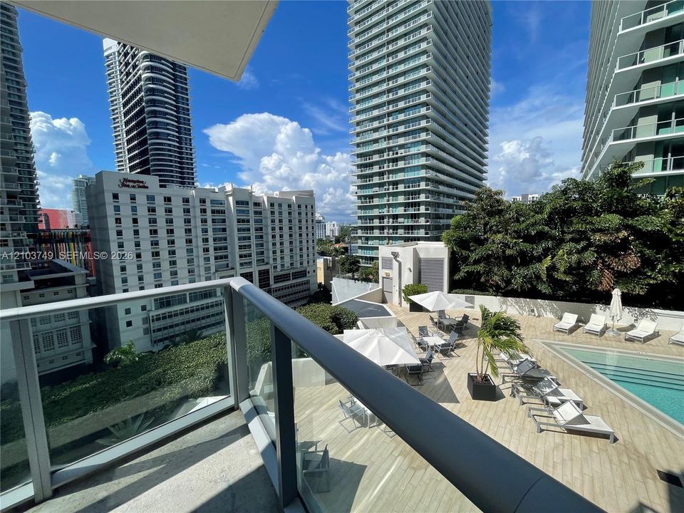 For Rent: $3,700 (2 beds, 2 baths, 921 Square Feet)