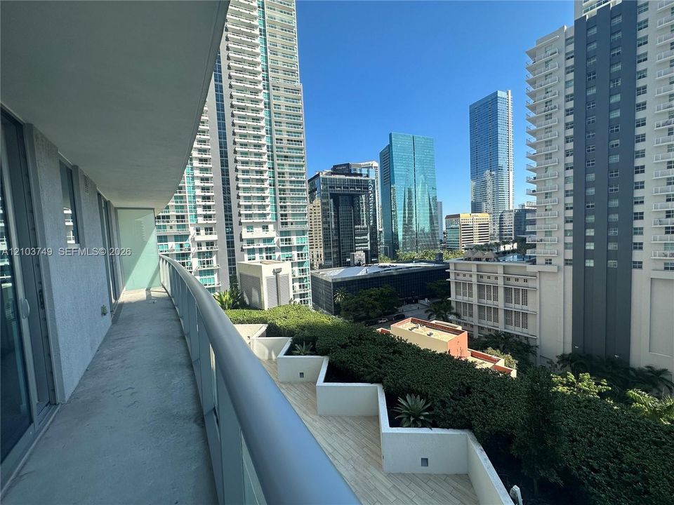 For Rent: $3,700 (2 beds, 2 baths, 921 Square Feet)