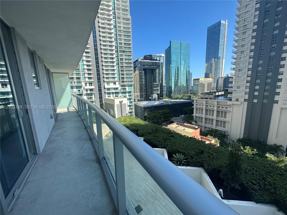 For Rent: $3,700 (2 beds, 2 baths, 921 Square Feet)