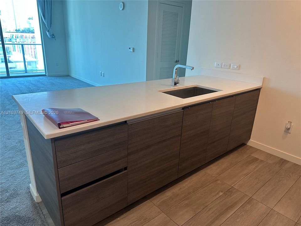 For Rent: $3,700 (2 beds, 2 baths, 921 Square Feet)
