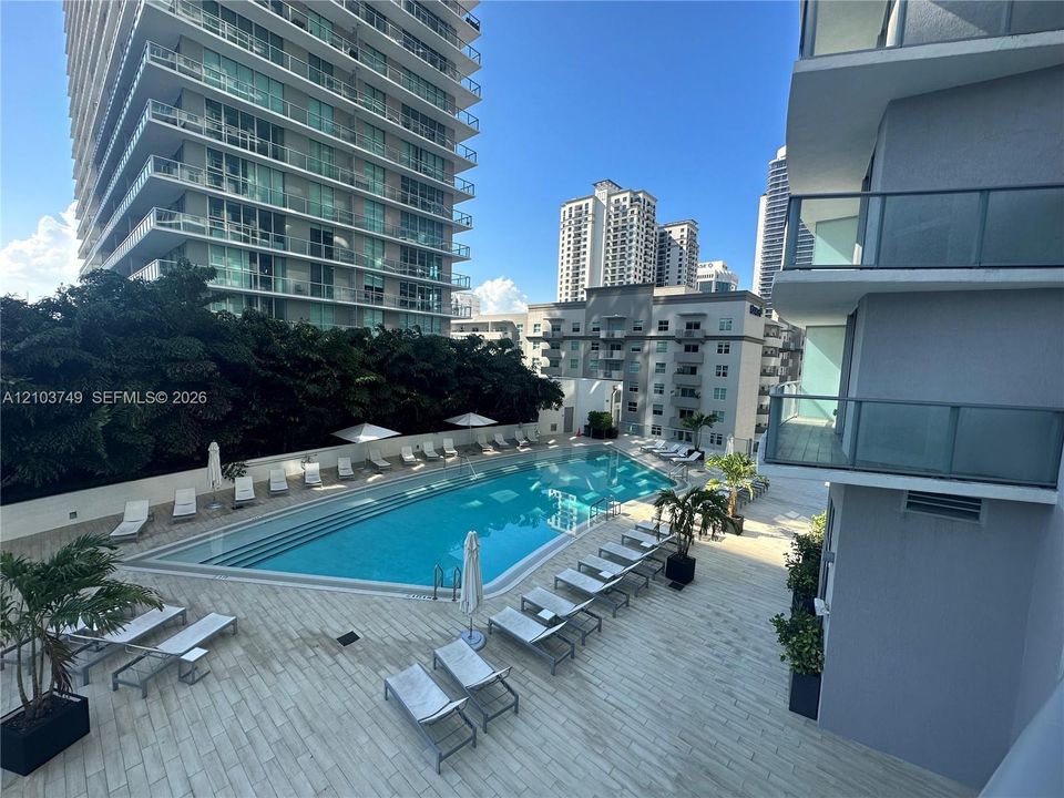 For Rent: $3,700 (2 beds, 2 baths, 921 Square Feet)