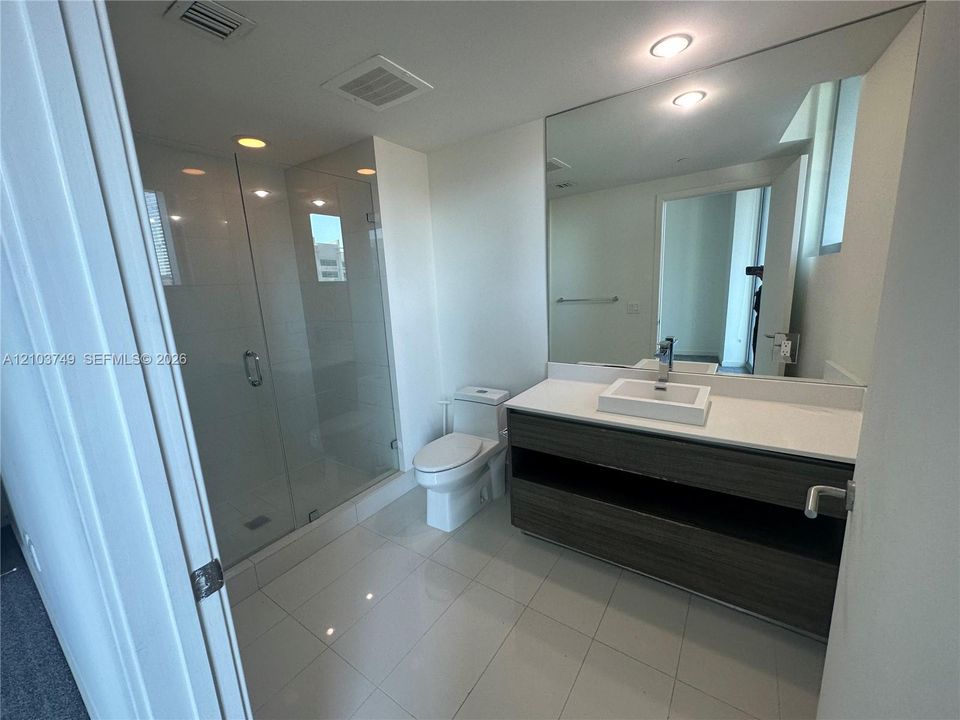 For Rent: $3,700 (2 beds, 2 baths, 921 Square Feet)