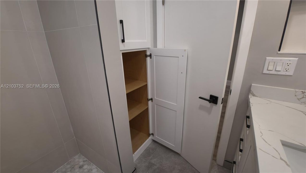 En Venta: $849,888 (4 camas, 3 baños, 2822 Pies cuadrados)