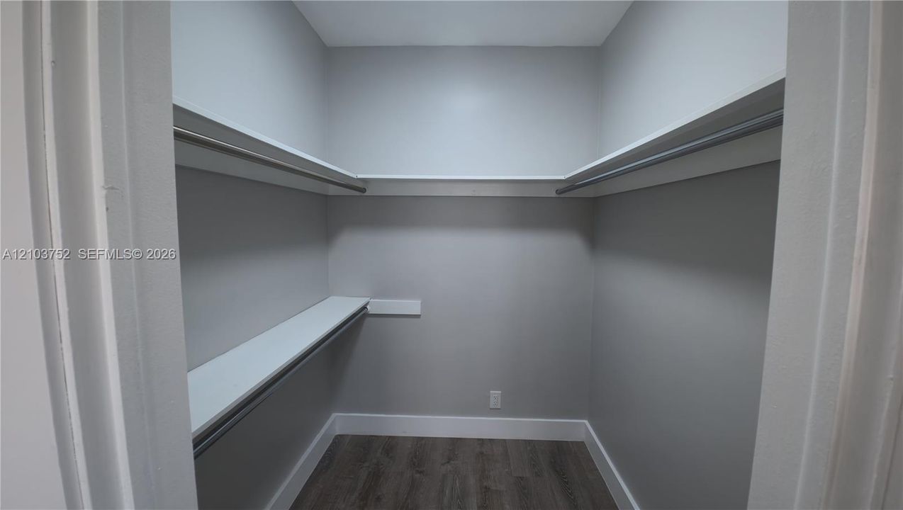 En Venta: $849,888 (4 camas, 3 baños, 2822 Pies cuadrados)