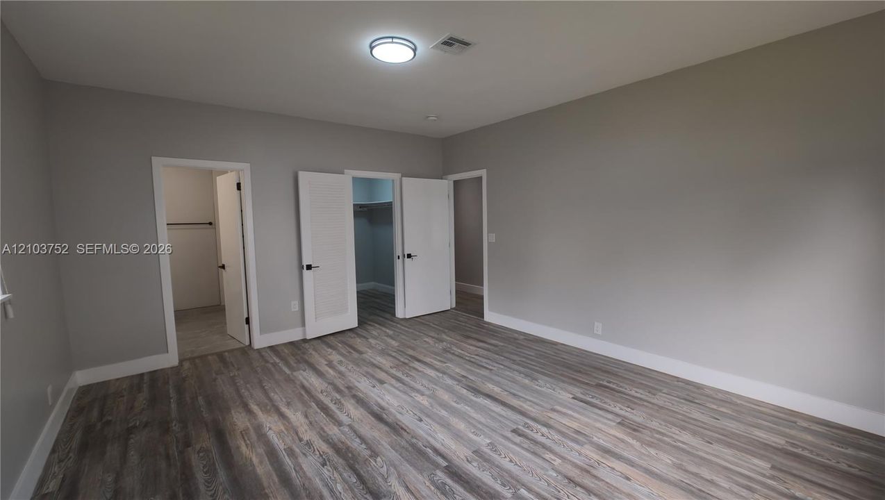 En Venta: $849,888 (4 camas, 3 baños, 2822 Pies cuadrados)
