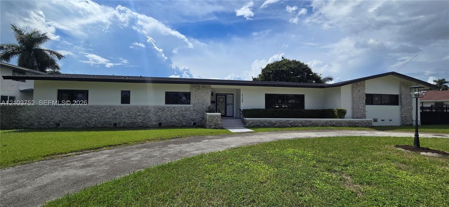 En Venta: $849,888 (4 camas, 3 baños, 2822 Pies cuadrados)