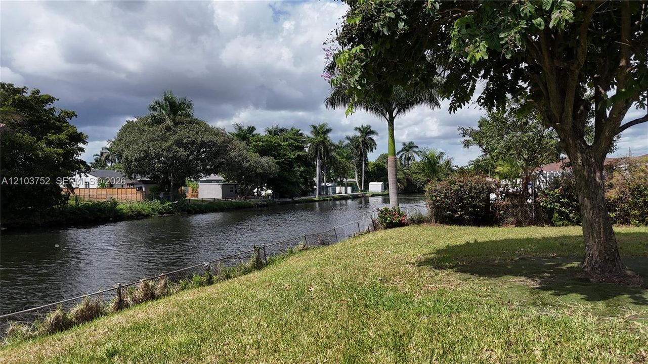 En Venta: $849,888 (4 camas, 3 baños, 2822 Pies cuadrados)