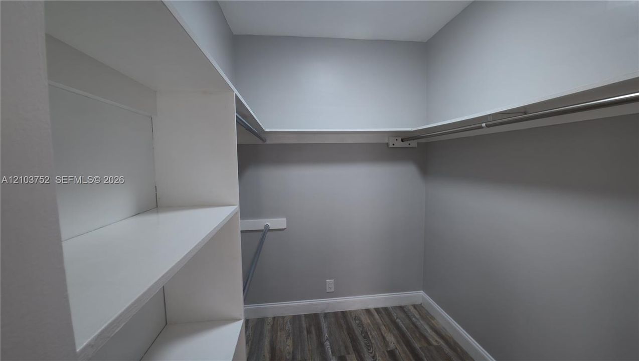 En Venta: $849,888 (4 camas, 3 baños, 2822 Pies cuadrados)
