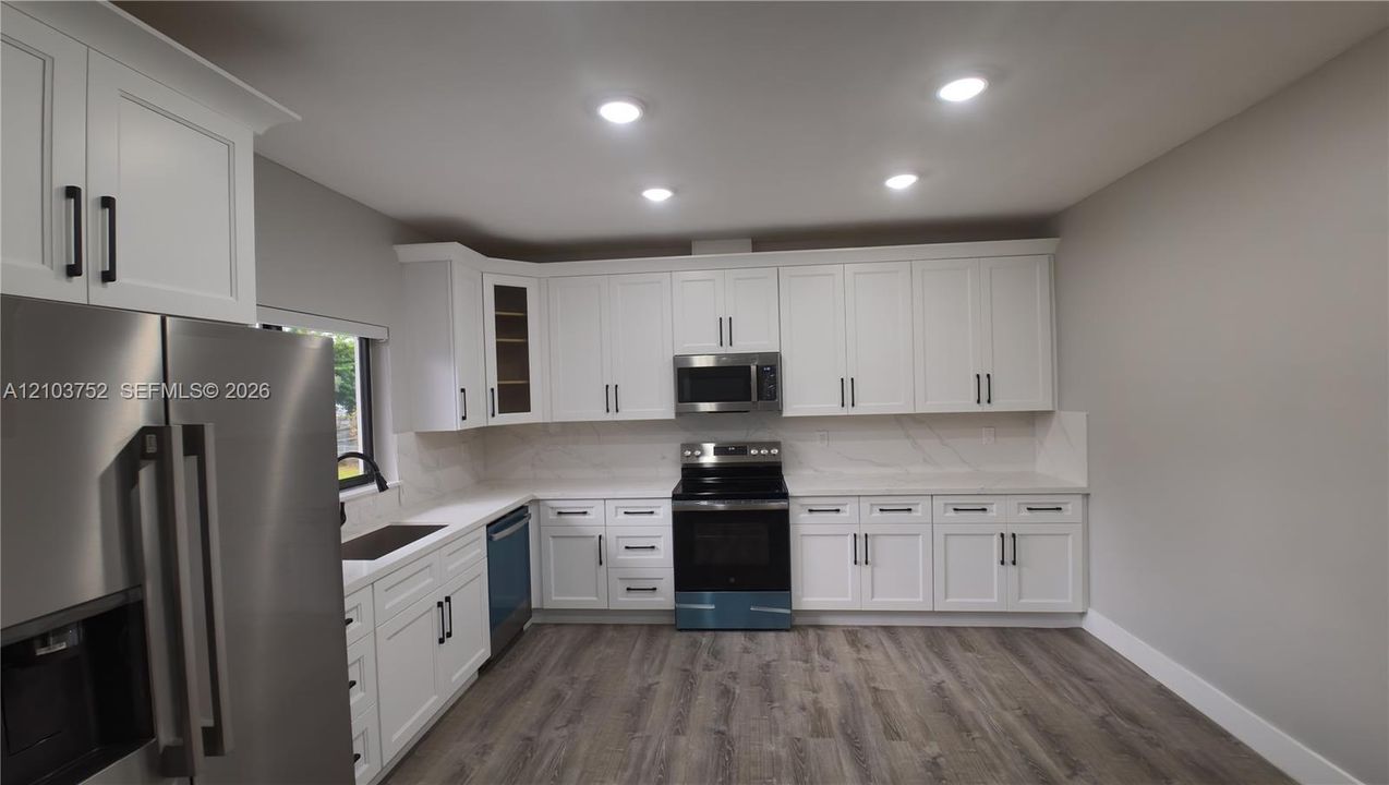 En Venta: $849,888 (4 camas, 3 baños, 2822 Pies cuadrados)