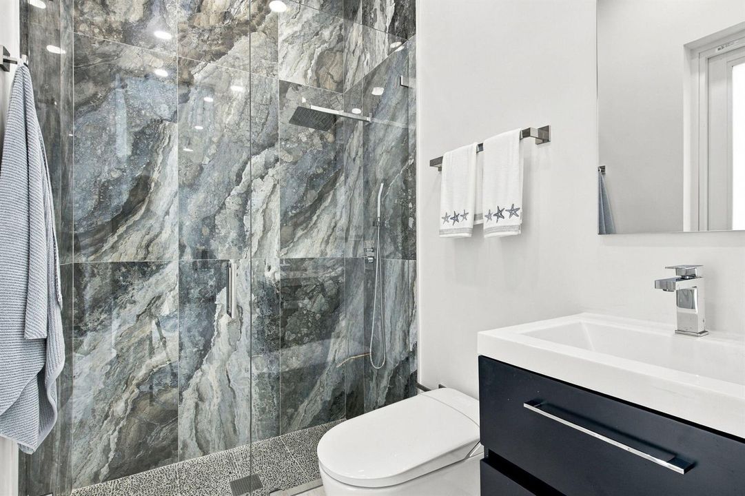 Guest House bathroom