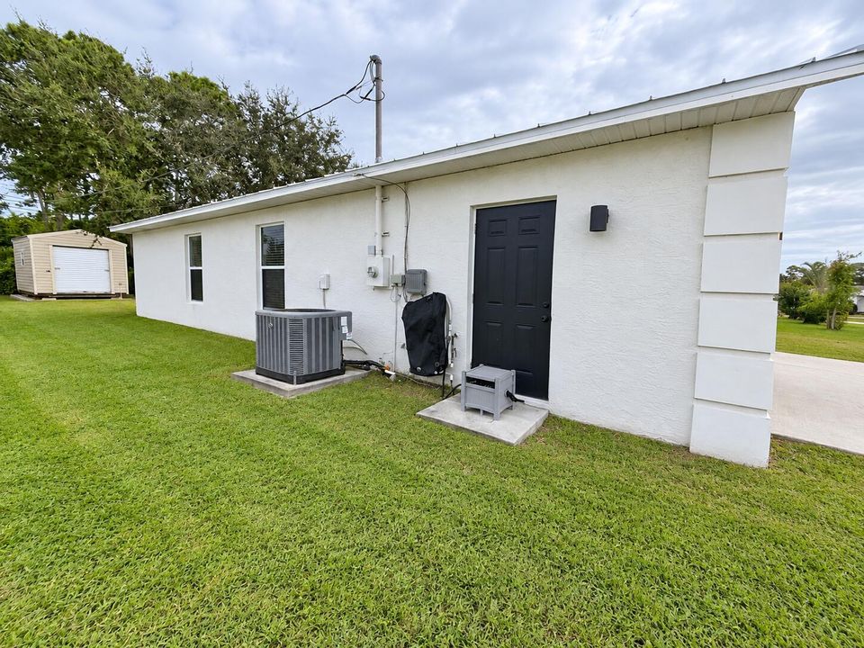 left side house ac