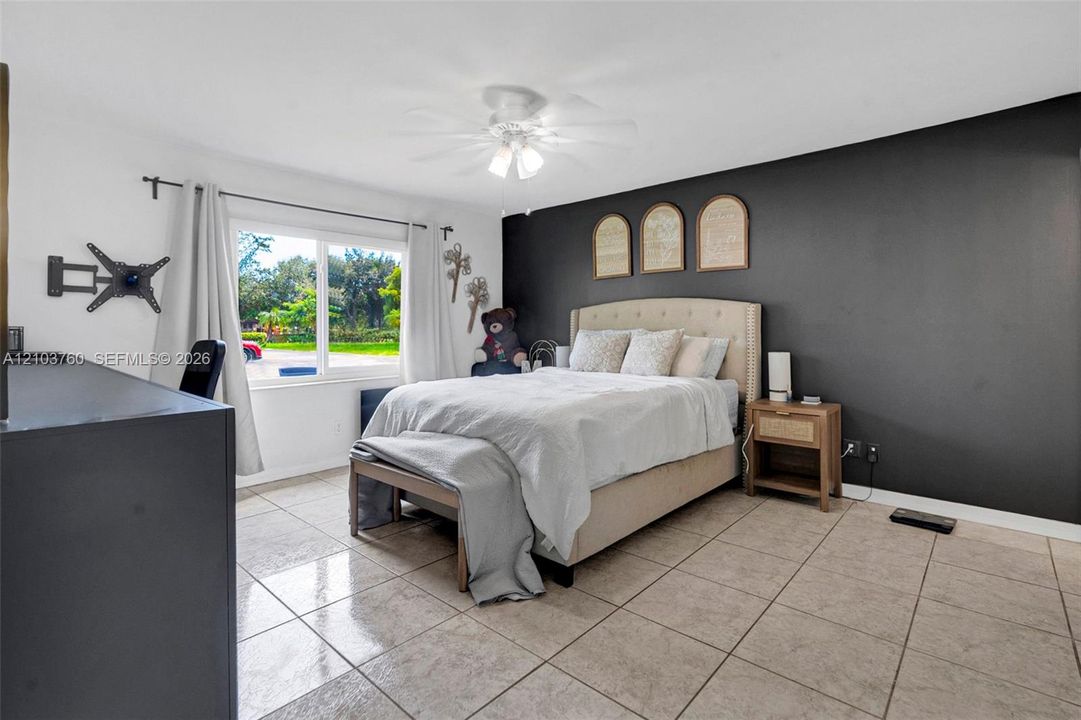 For Sale: $400,000 (3 beds, 2 baths, 1482 Square Feet)