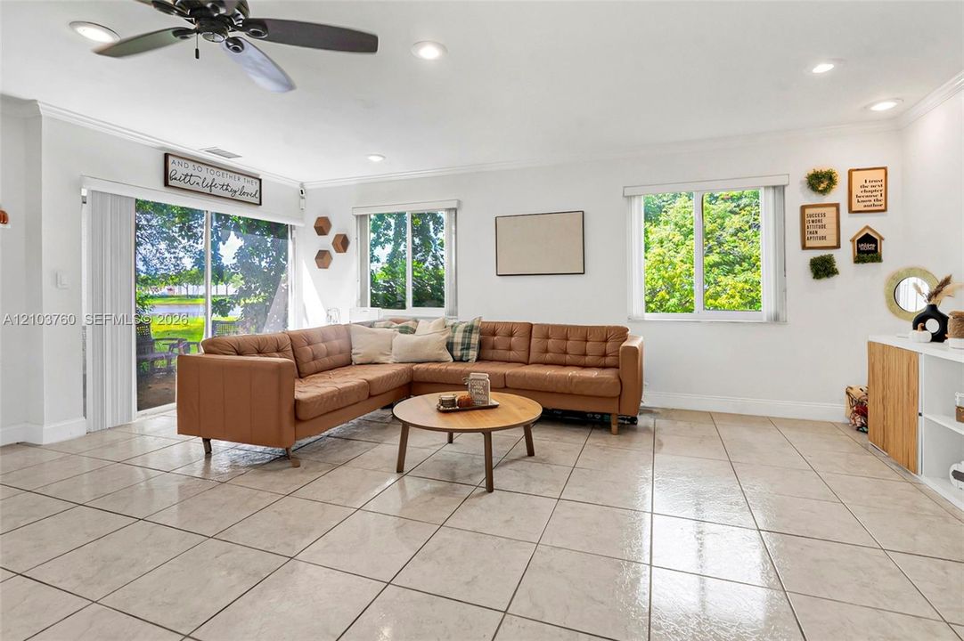 For Sale: $400,000 (3 beds, 2 baths, 1482 Square Feet)