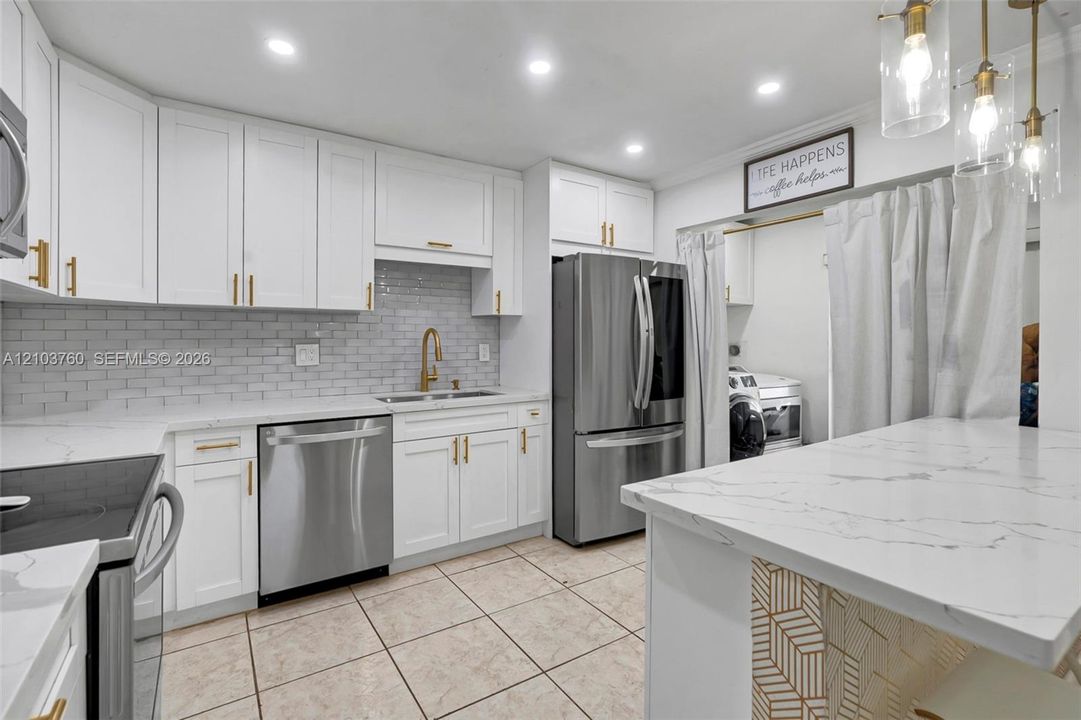 For Sale: $400,000 (3 beds, 2 baths, 1482 Square Feet)