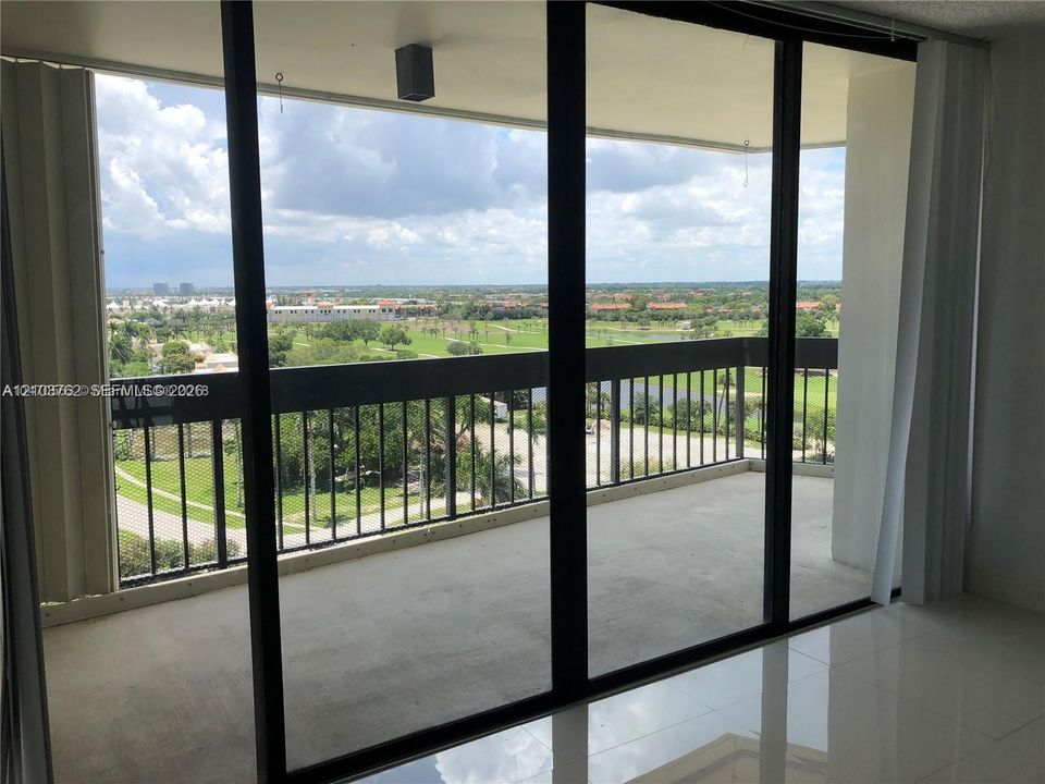 For Rent: $2,200 (2 beds, 2 baths, 1206 Square Feet)