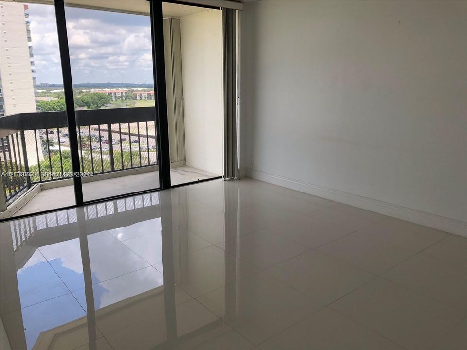 For Rent: $2,200 (2 beds, 2 baths, 1206 Square Feet)