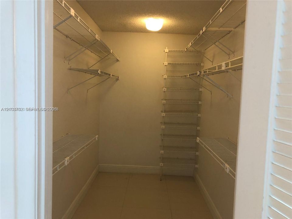 For Rent: $2,200 (2 beds, 2 baths, 1206 Square Feet)