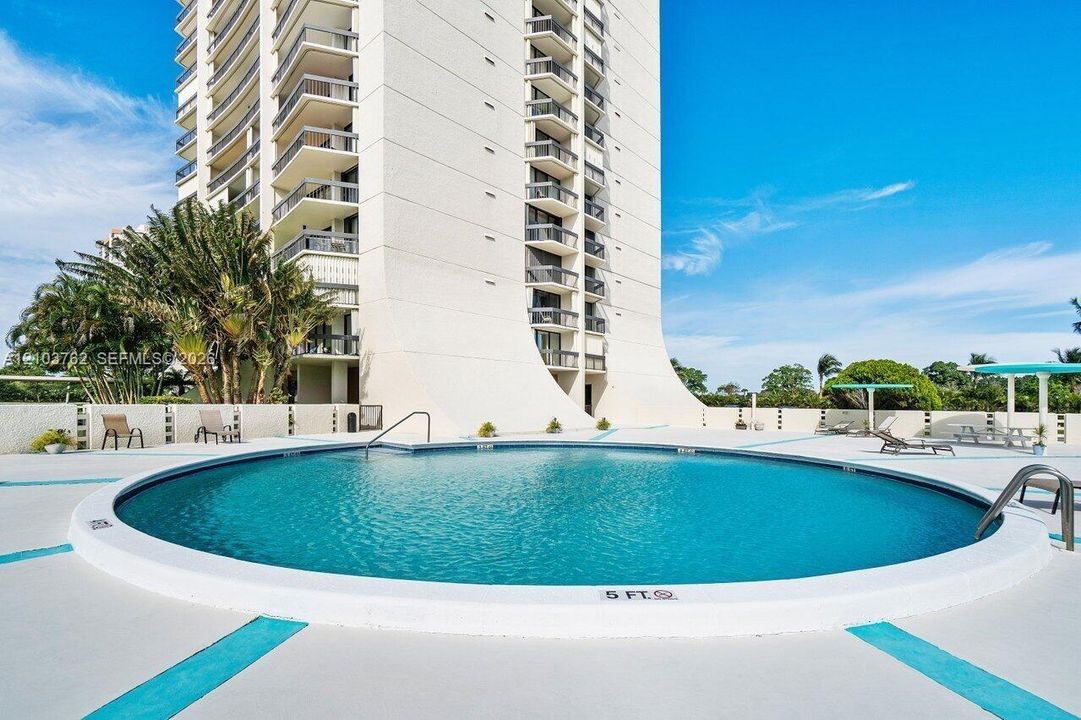 For Rent: $2,200 (2 beds, 2 baths, 1206 Square Feet)