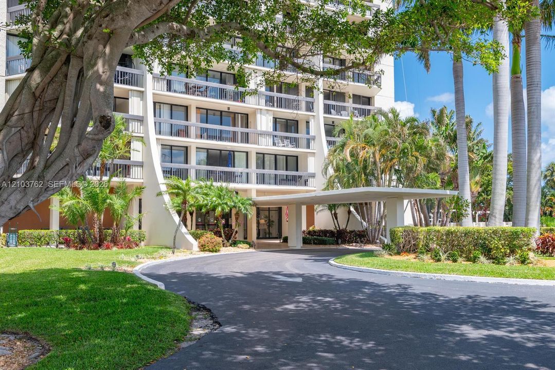 For Rent: $2,200 (2 beds, 2 baths, 1206 Square Feet)