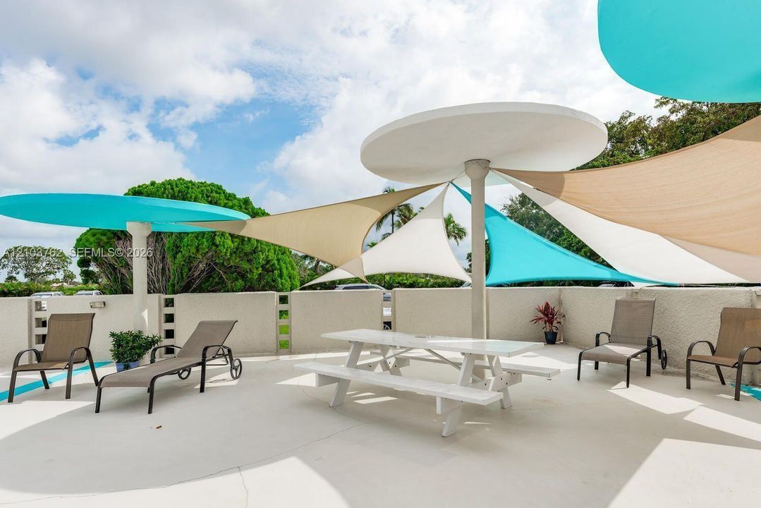 For Rent: $2,200 (2 beds, 2 baths, 1206 Square Feet)