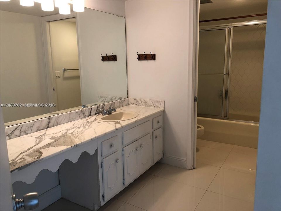 For Rent: $2,200 (2 beds, 2 baths, 1206 Square Feet)