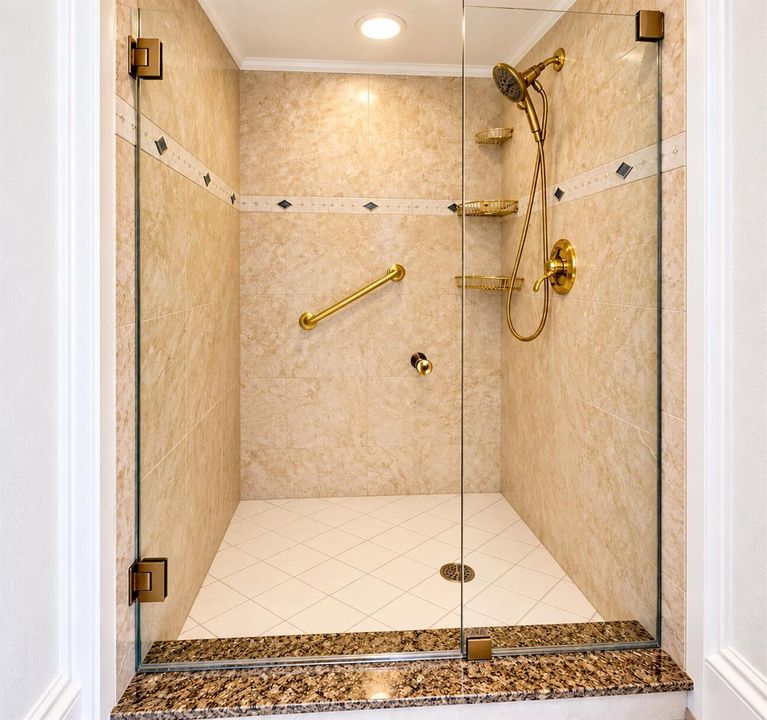 GUEST SHOWER