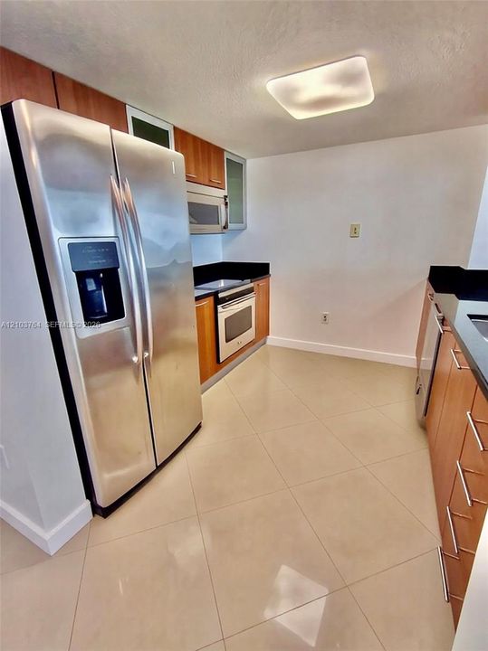 В аренду: $2,800 (1 спален, 1 ванн, 839 Квадратных фут)