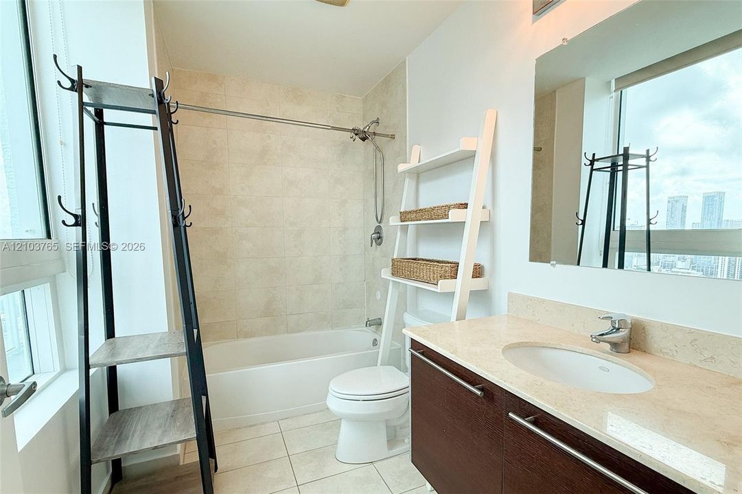 В аренду: $3,950 (2 спален, 2 ванн, 1180 Квадратных фут)