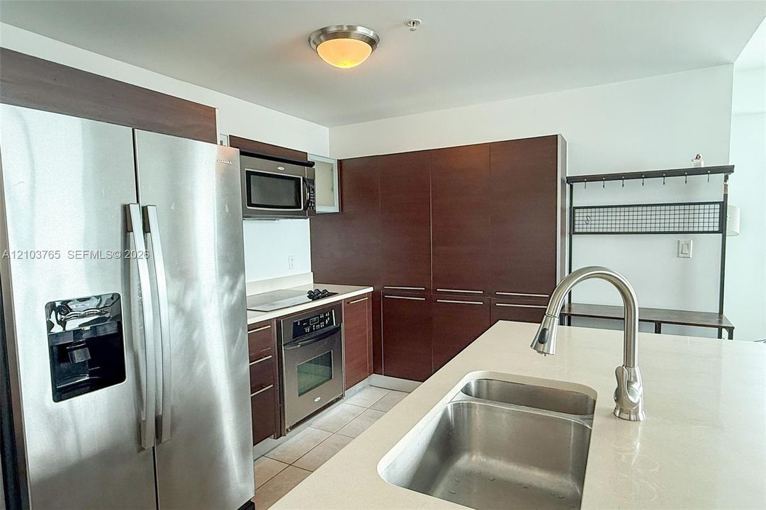 В аренду: $3,950 (2 спален, 2 ванн, 1180 Квадратных фут)