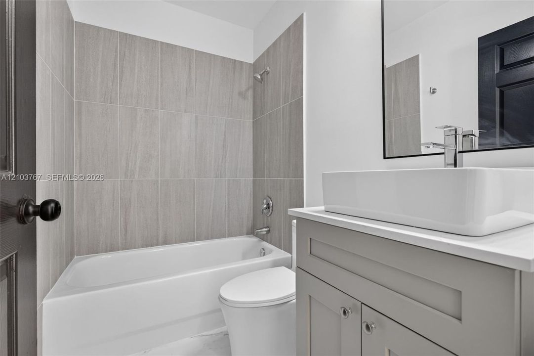 На продажу: $379,000 (3 спален, 2 ванн, 1306 Квадратных фут)