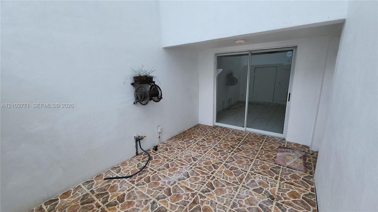 En Renta: $2,250 (2 camas, 1 baños, 1277 Pies cuadrados)
