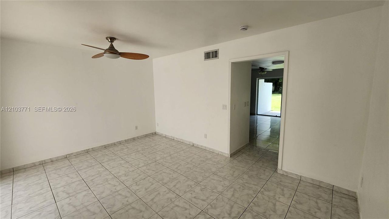 En Renta: $2,250 (2 camas, 1 baños, 1277 Pies cuadrados)