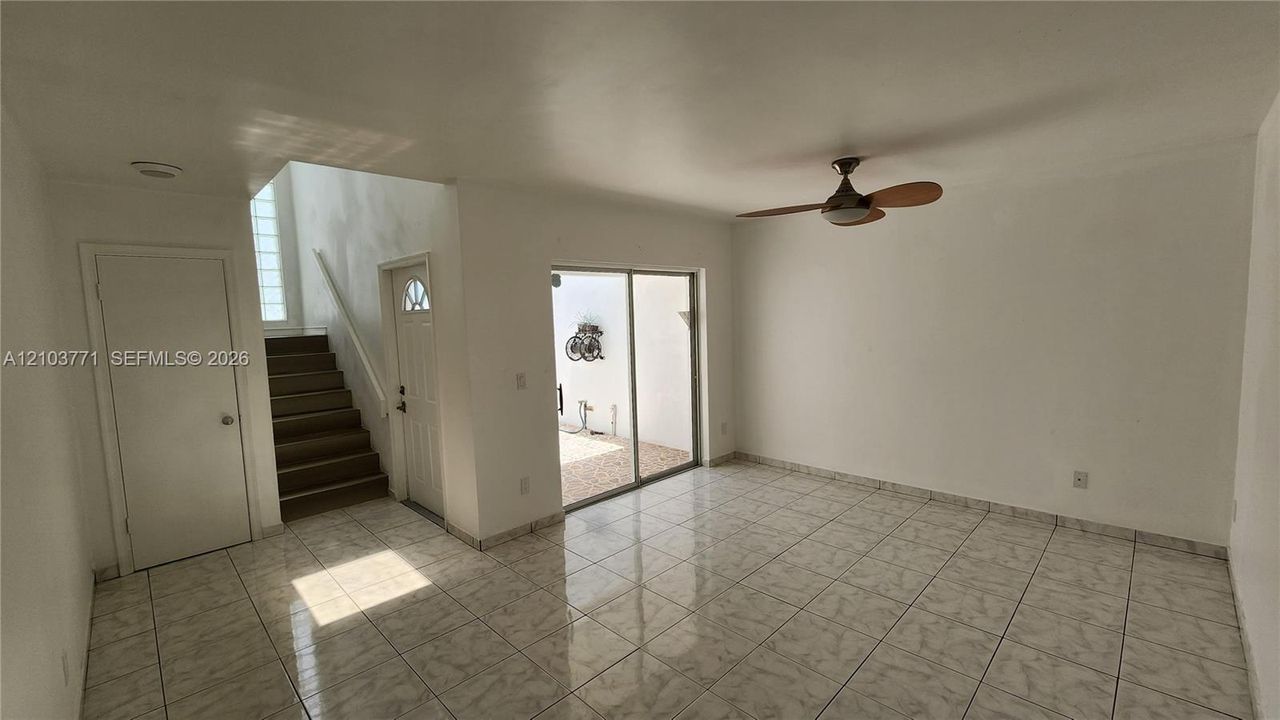 En Renta: $2,250 (2 camas, 1 baños, 1277 Pies cuadrados)