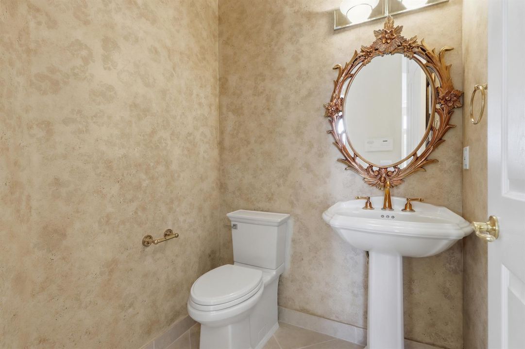 1/2 Bath