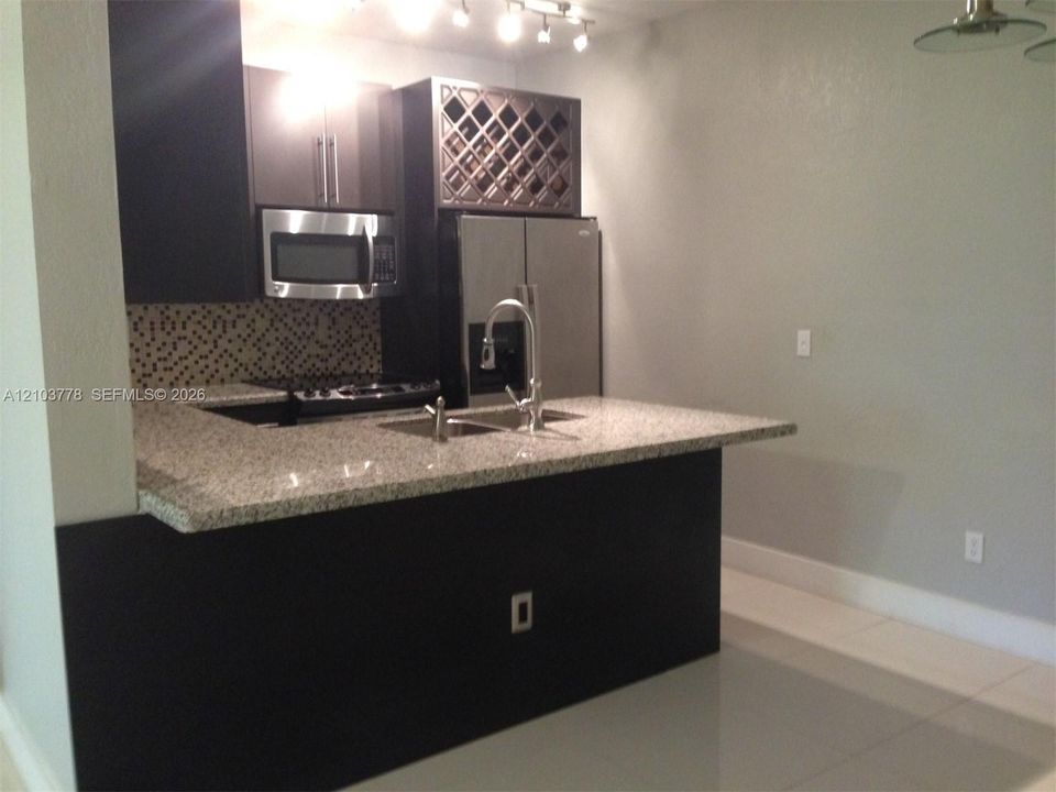 For Rent: $1,850 (1 beds, 1 baths, 763 Square Feet)