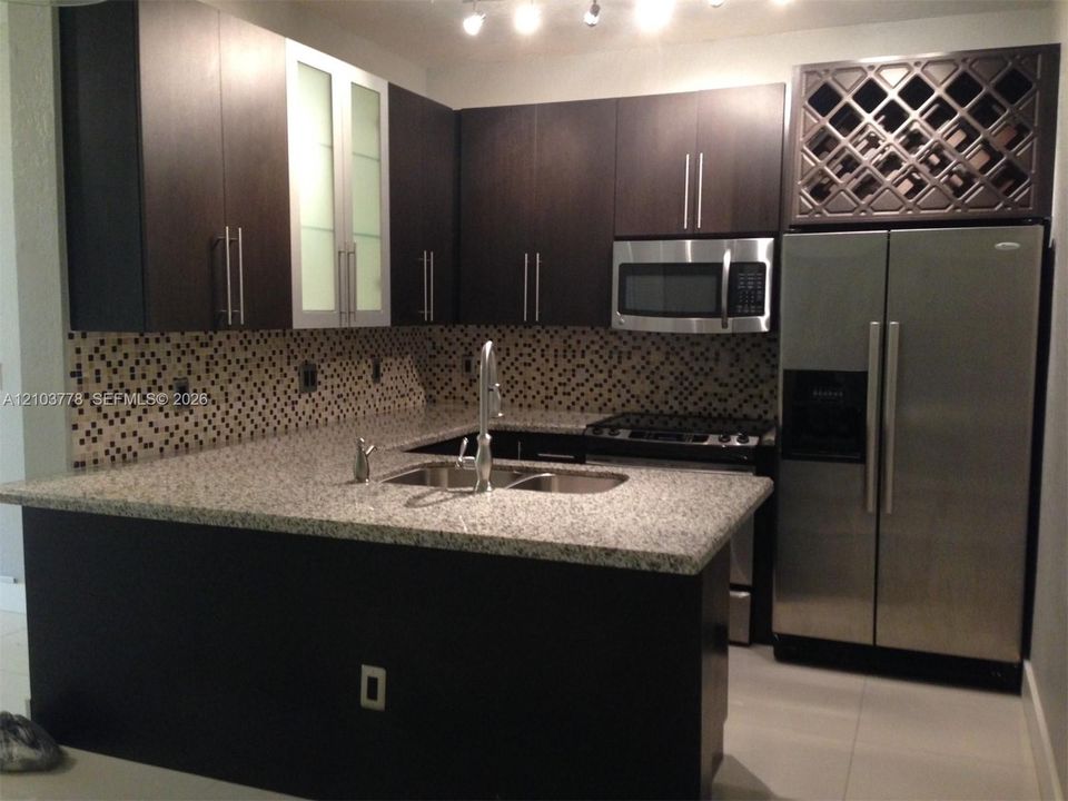 For Rent: $1,850 (1 beds, 1 baths, 763 Square Feet)