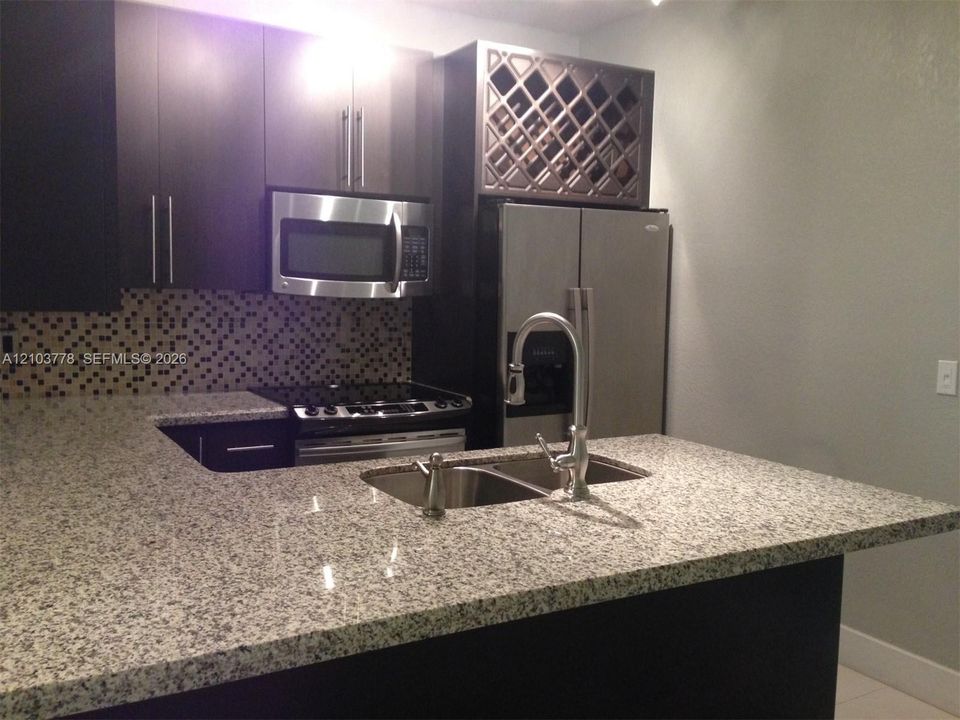 For Rent: $1,850 (1 beds, 1 baths, 763 Square Feet)