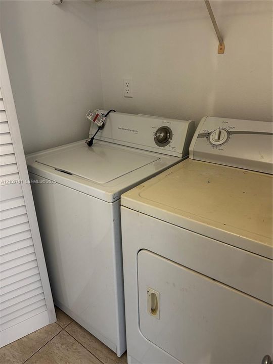 For Rent: $1,900 (1 beds, 1 baths, 770 Square Feet)