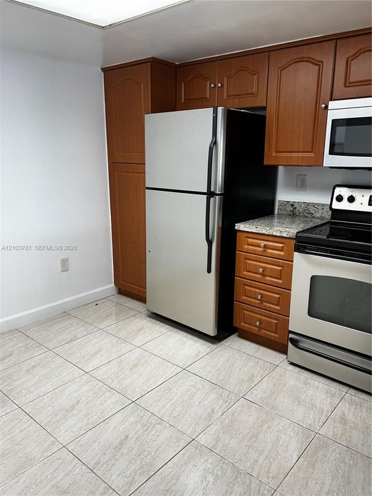 For Rent: $1,900 (1 beds, 1 baths, 770 Square Feet)