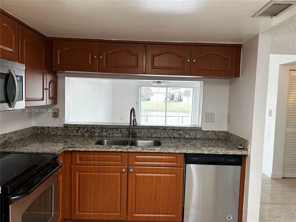 For Rent: $1,900 (1 beds, 1 baths, 770 Square Feet)