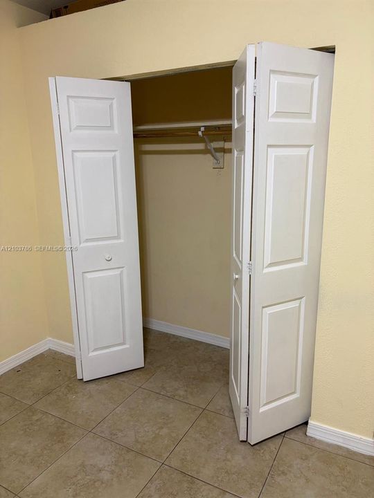 В аренду: $1,350 (2 спален, 1 ванн, 1230 Квадратных фут)