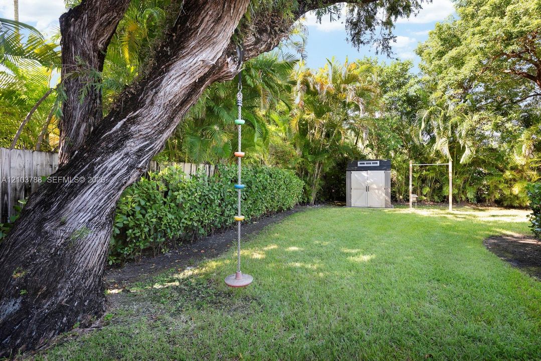 For Sale: $2,299,000 (4 beds, 3 baths, 1845 Square Feet)