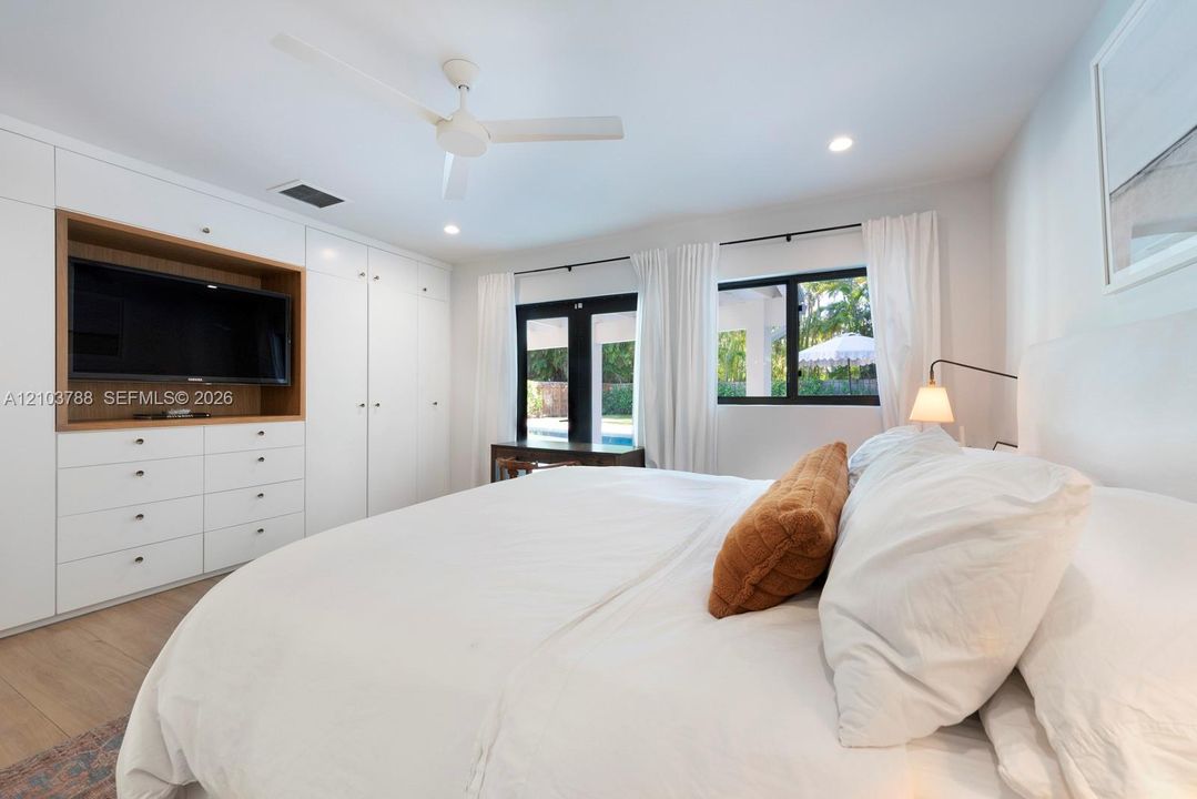 For Sale: $2,299,000 (4 beds, 3 baths, 1845 Square Feet)