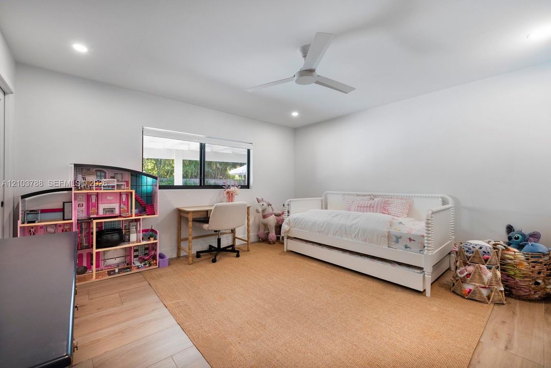 For Sale: $2,299,000 (4 beds, 3 baths, 1845 Square Feet)