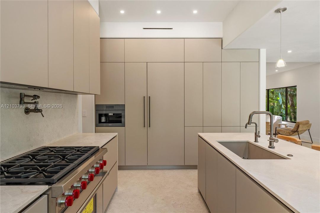 На продажу: $6,150,000 (6 спален, 5 ванн, 3759 Квадратных фут)