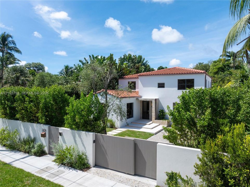На продажу: $6,150,000 (6 спален, 5 ванн, 3759 Квадратных фут)