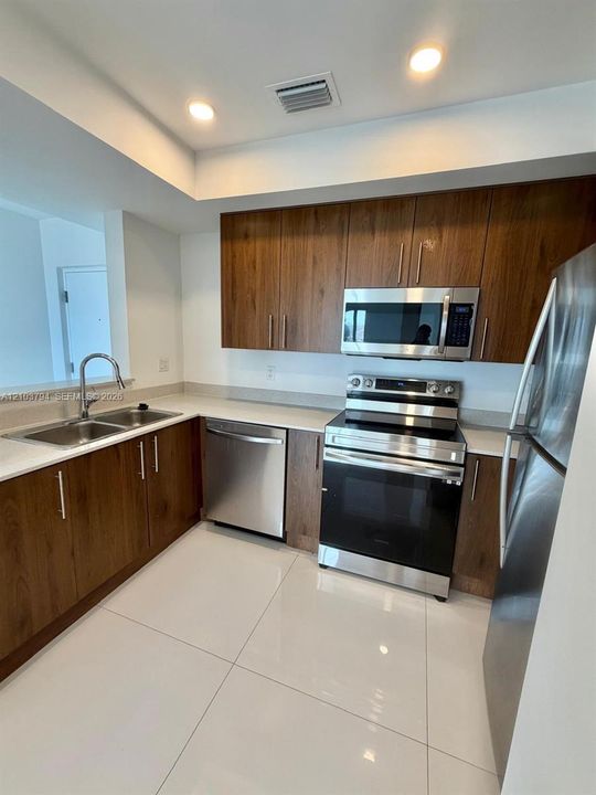 В аренду: $2,300 (1 спален, 1 ванн, 838 Квадратных фут)